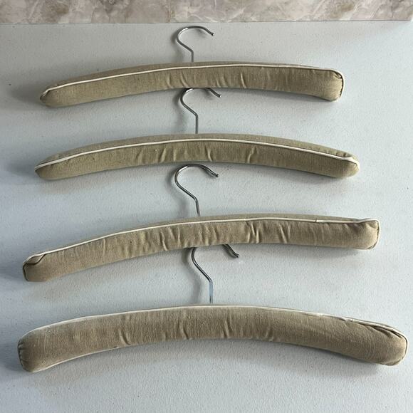 Set Of 4 Linen Covered Padded Hangers With Silver Hardware - Picture 1 of 7